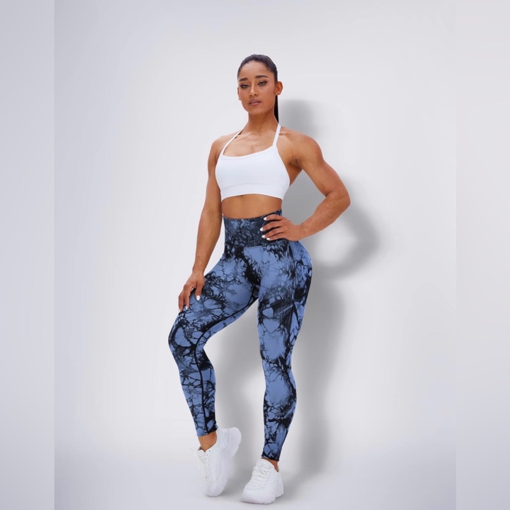 Women's Blue Tie-Dye Scrunch Butt Leggings